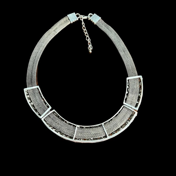 Round Pendant Necklace - Picture 4 of 11